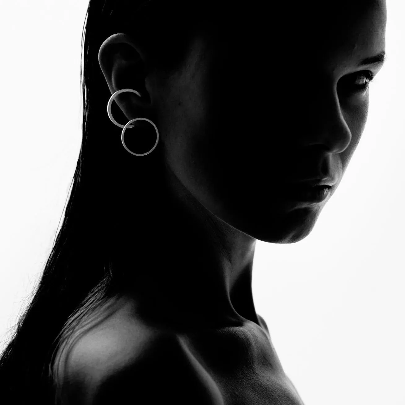 C line single cuff earring