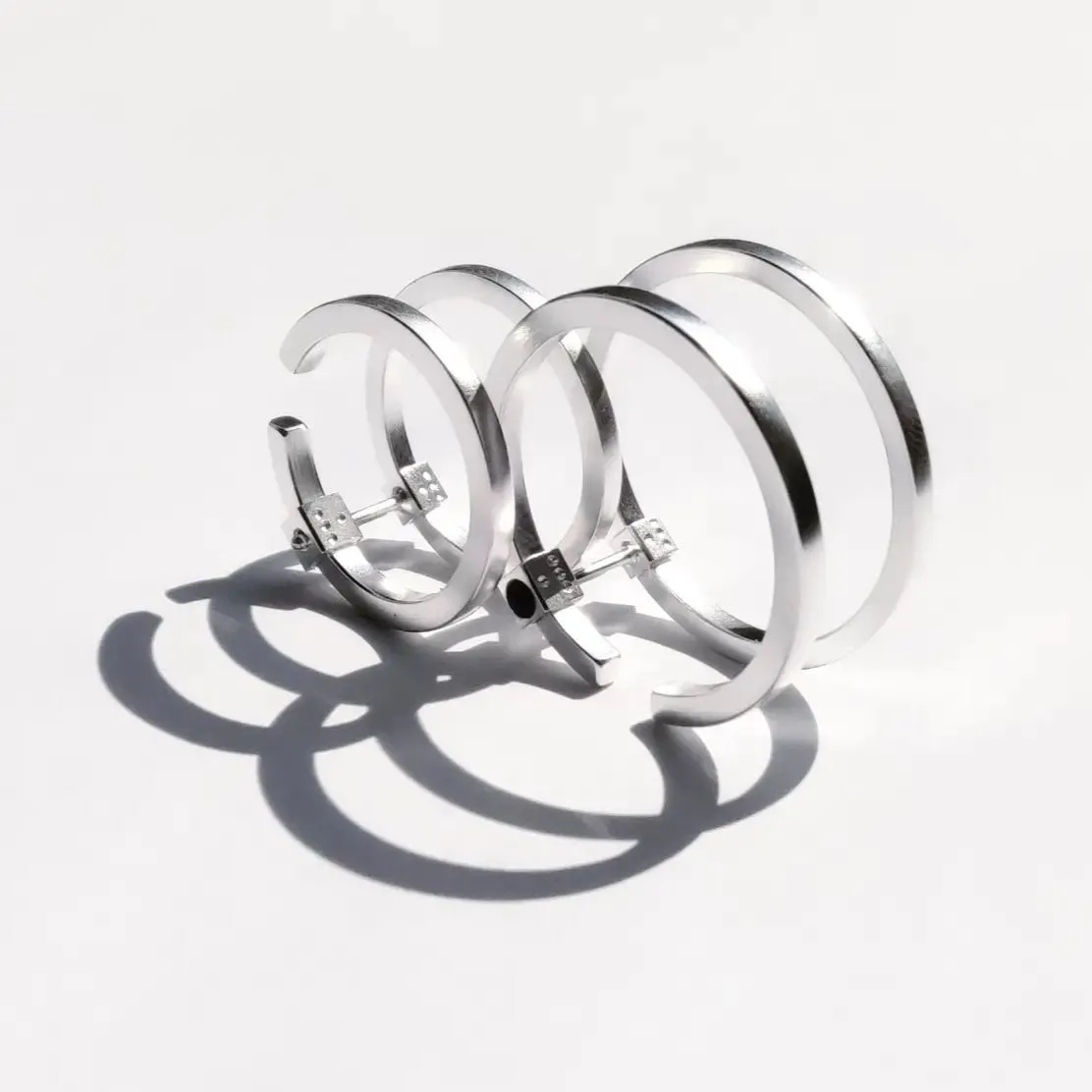 C line single cuff earring