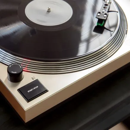 C100BT Turntable - Black