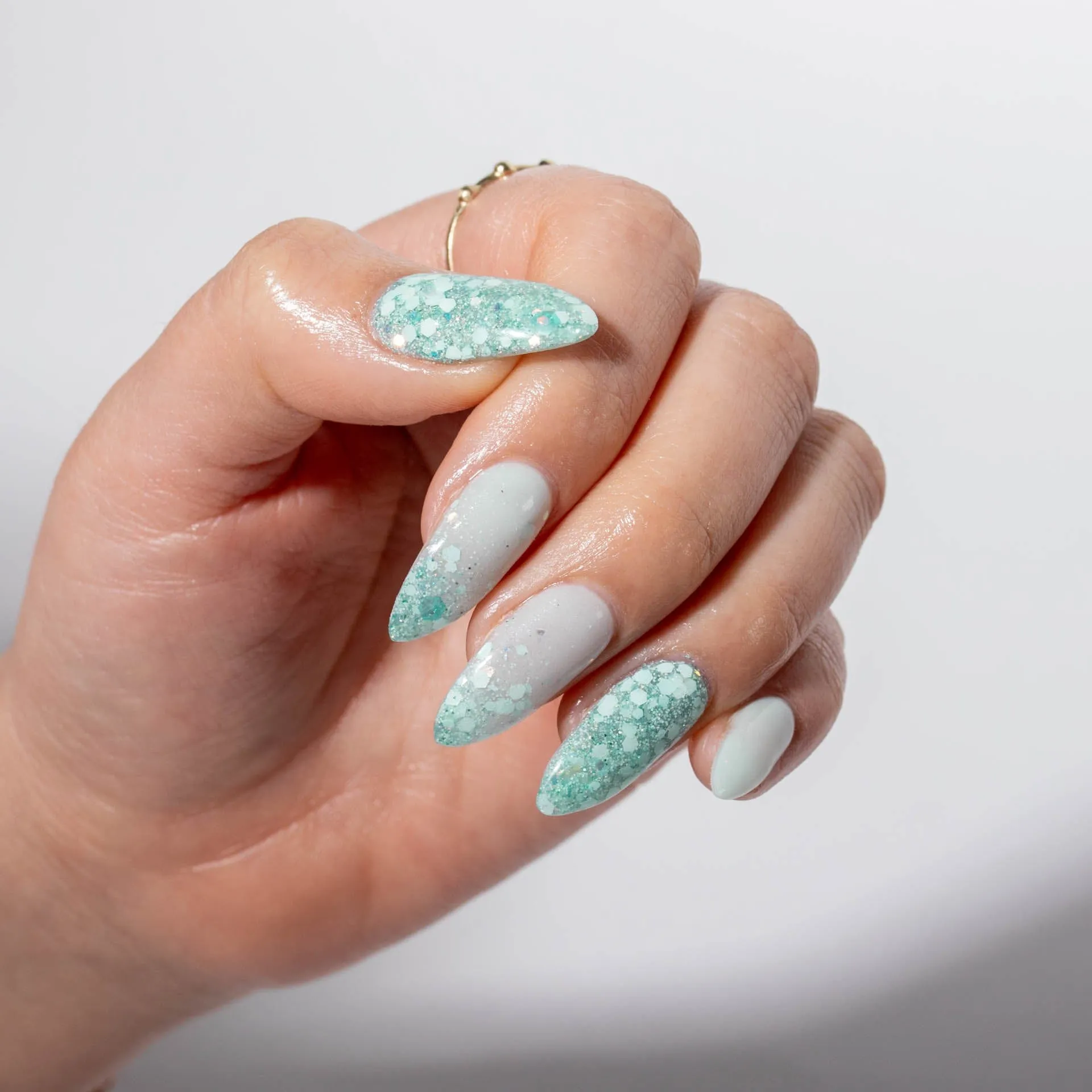 D1067 Weekend Getaway Green Glitter Dip Powder