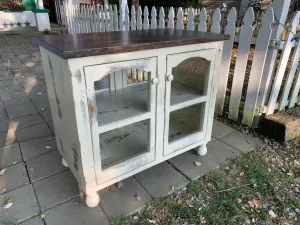 Double-Sided Glass Island