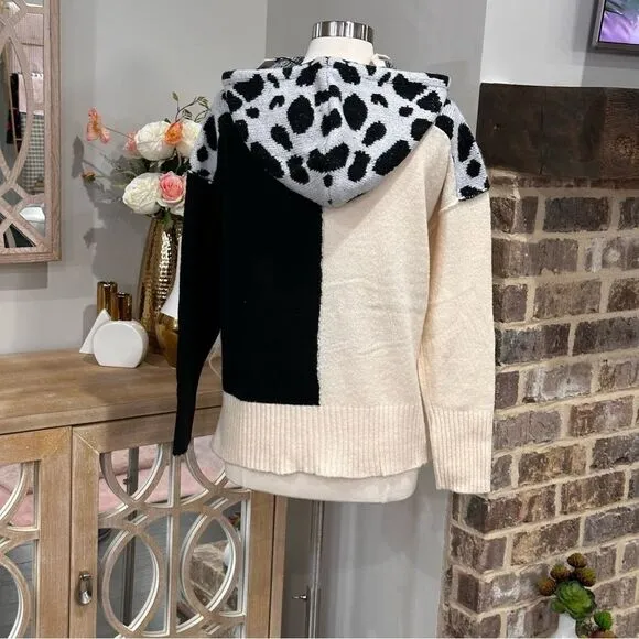 ELAN Women’s Solid &amp; Printed Sweater Knit Color Block Hoodie in the Size Large