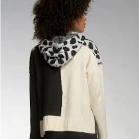 ELAN Women’s Solid &amp; Printed Sweater Knit Color Block Hoodie in the Size Large