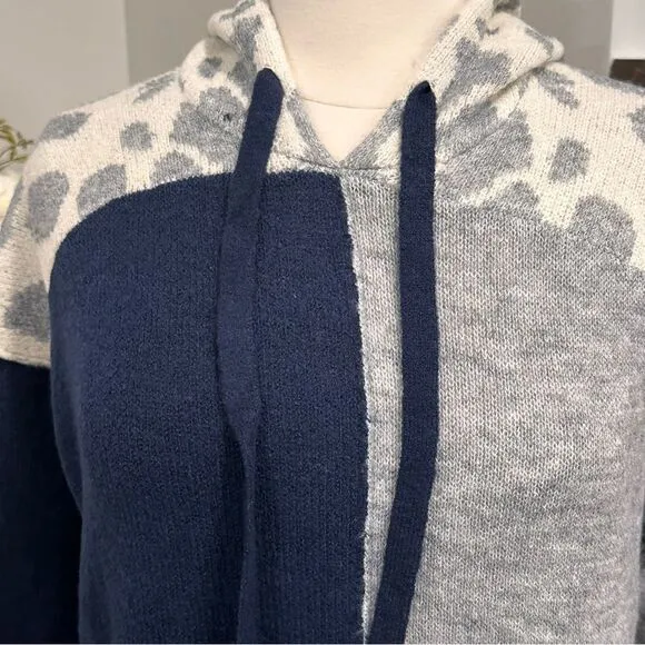 ELAN Women’s Solid &amp; Printed Sweater Knit Color Block Hoodie in the Size Large