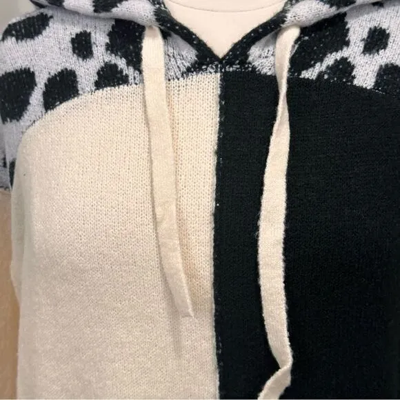 ELAN Women’s Solid &amp; Printed Sweater Knit Color Block Hoodie in the Size Large