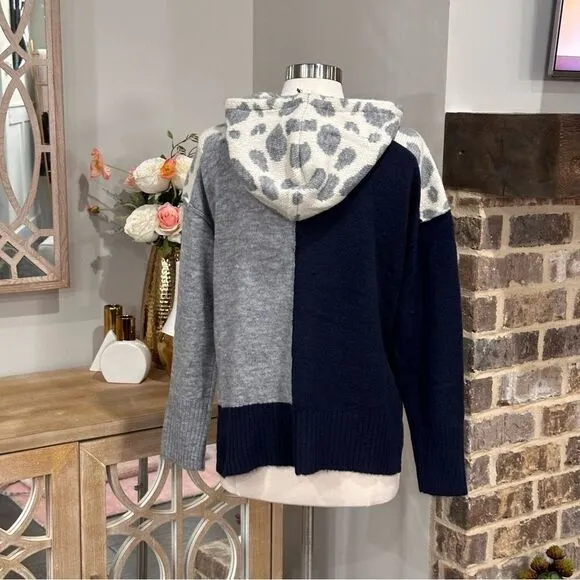 ELAN Women’s Solid &amp; Printed Sweater Knit Color Block Hoodie in the Size Large