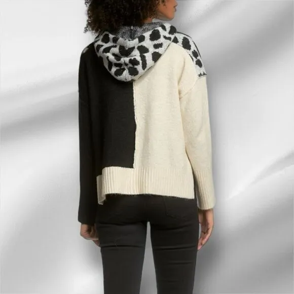 ELAN Women’s Solid &amp; Printed Sweater Knit Color Block Hoodie in the Size Large
