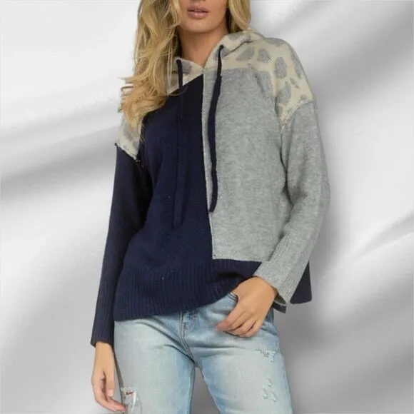 ELAN Women’s Solid &amp; Printed Sweater Knit Color Block Hoodie in the Size Large