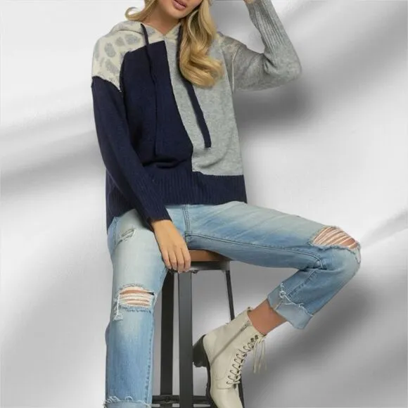 ELAN Women’s Solid &amp; Printed Sweater Knit Color Block Hoodie in the Size Large