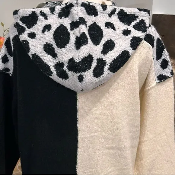 ELAN Women’s Solid &amp; Printed Sweater Knit Color Block Hoodie in the Size Large