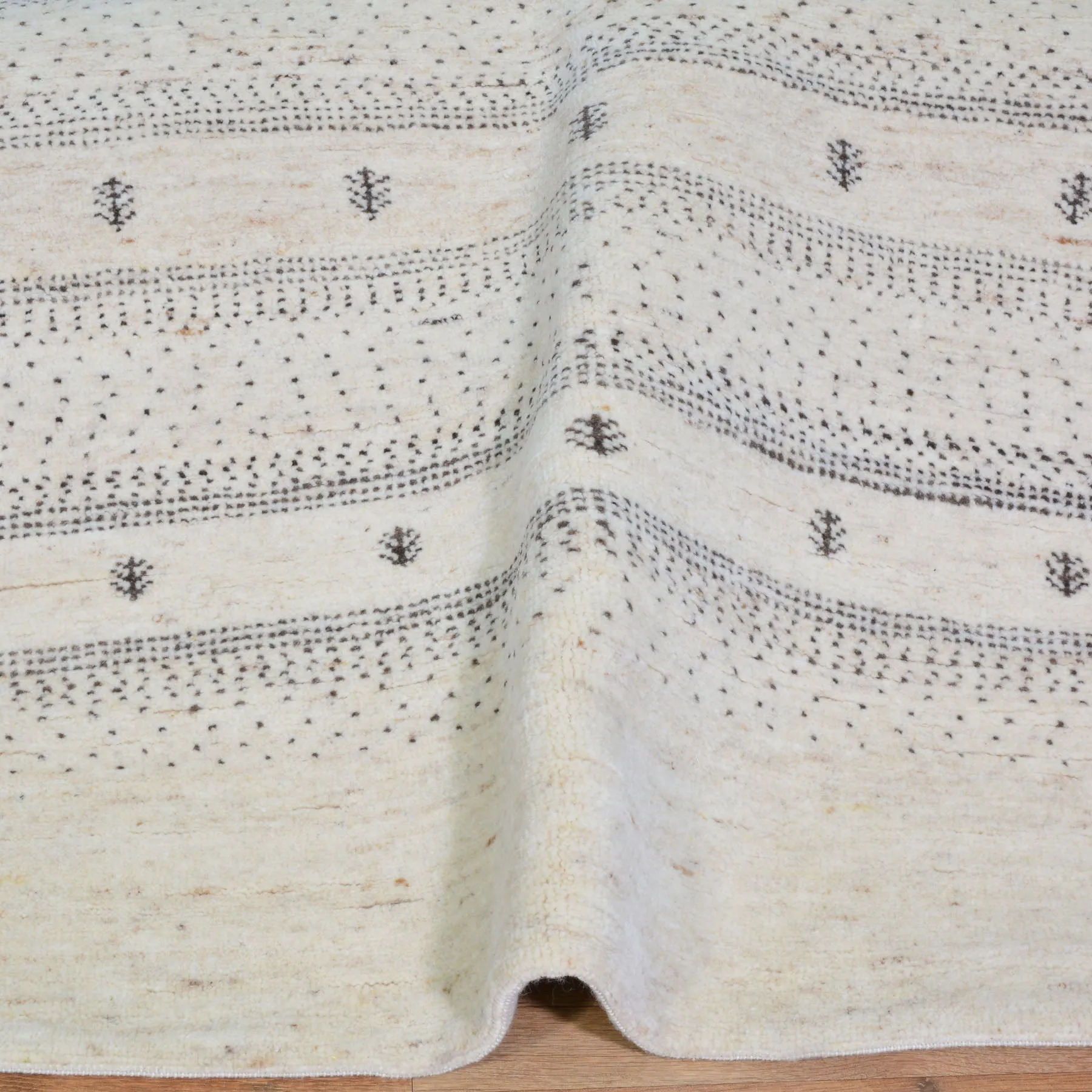 Hand-Knotted Contemporary Modern Lori Gabbeh Wool Handmade Rug (Size 8.4 X 9.11) Cwral-9540