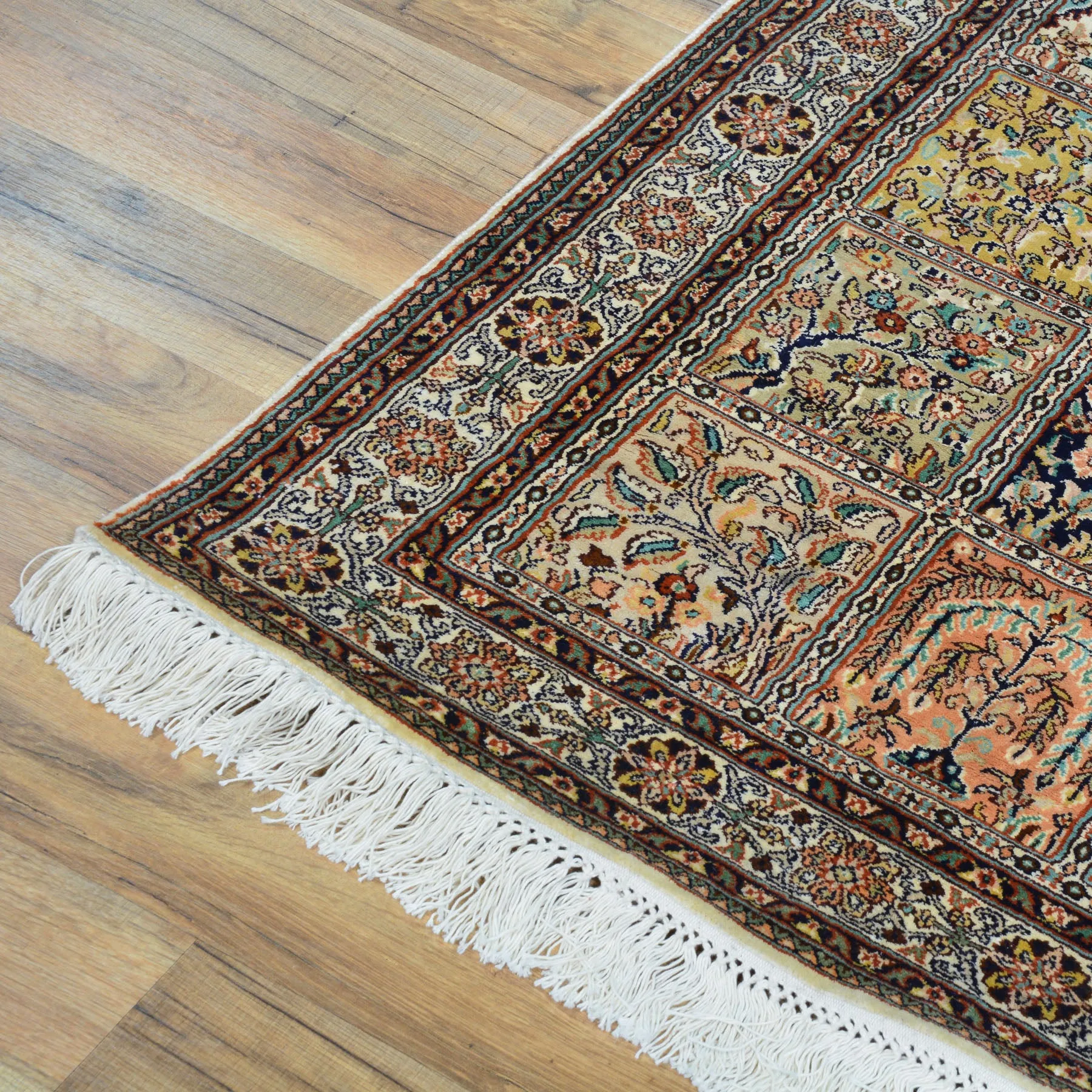 Hand-Knotted Kashmiri Silk Handmade Traditional Design Rug (Size 2.6 X 9.10) Cwral-9162