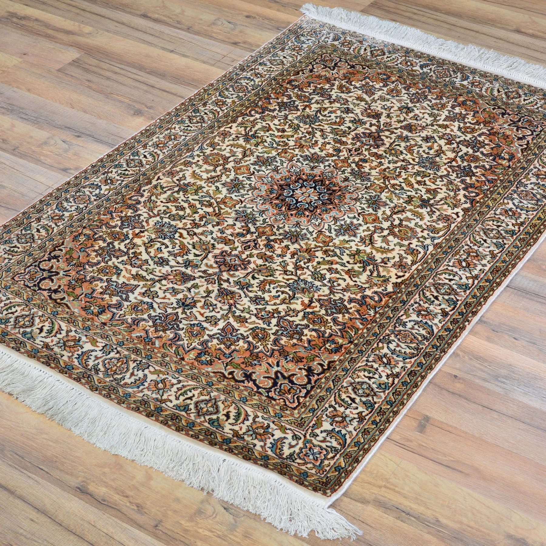 Hand-Knotted Kashmiri Silk Traditional Design Handmade Rug (Size 2.7 X 4.0) Cwral-11136