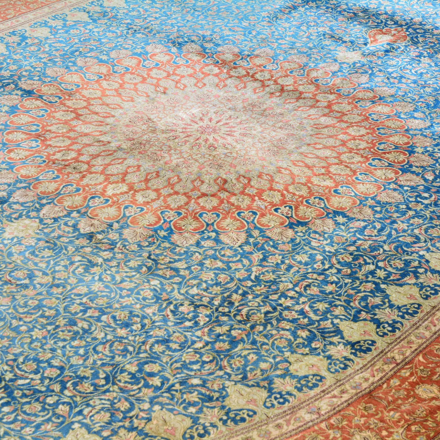 Hand Knotted Oval Persian Isfahan Silk Signature Handmade (Size 6.5 X 9.9) Cwral-7983