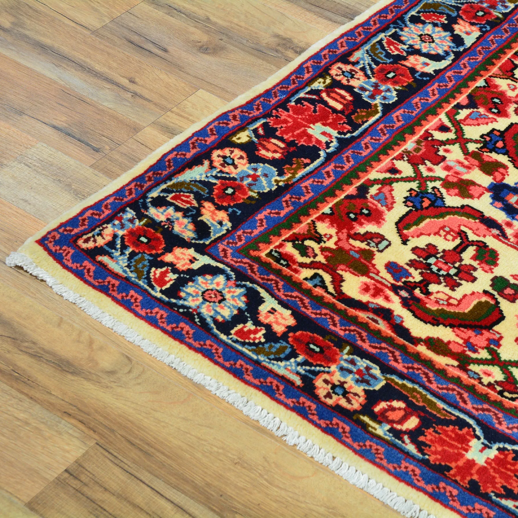 Hand-Knotted Persian Tribal Design Handmade Wool Rug (Size 3.4 X 4.4) Cwral-7749