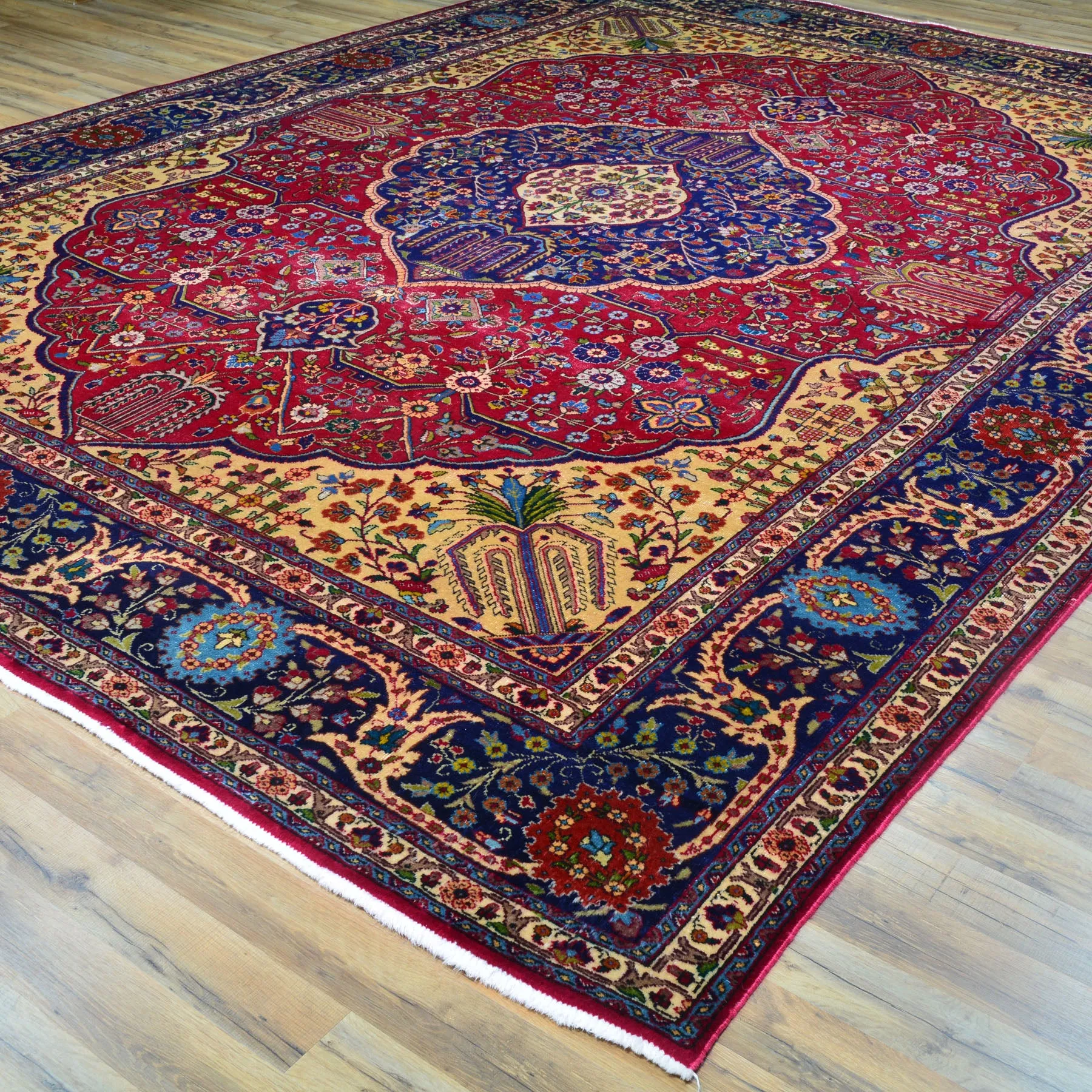 Hand-Knotted Tribal Vintage Persian Traditional Design Wool Rug (Size 9.4 X 12.6) Cwral-10524