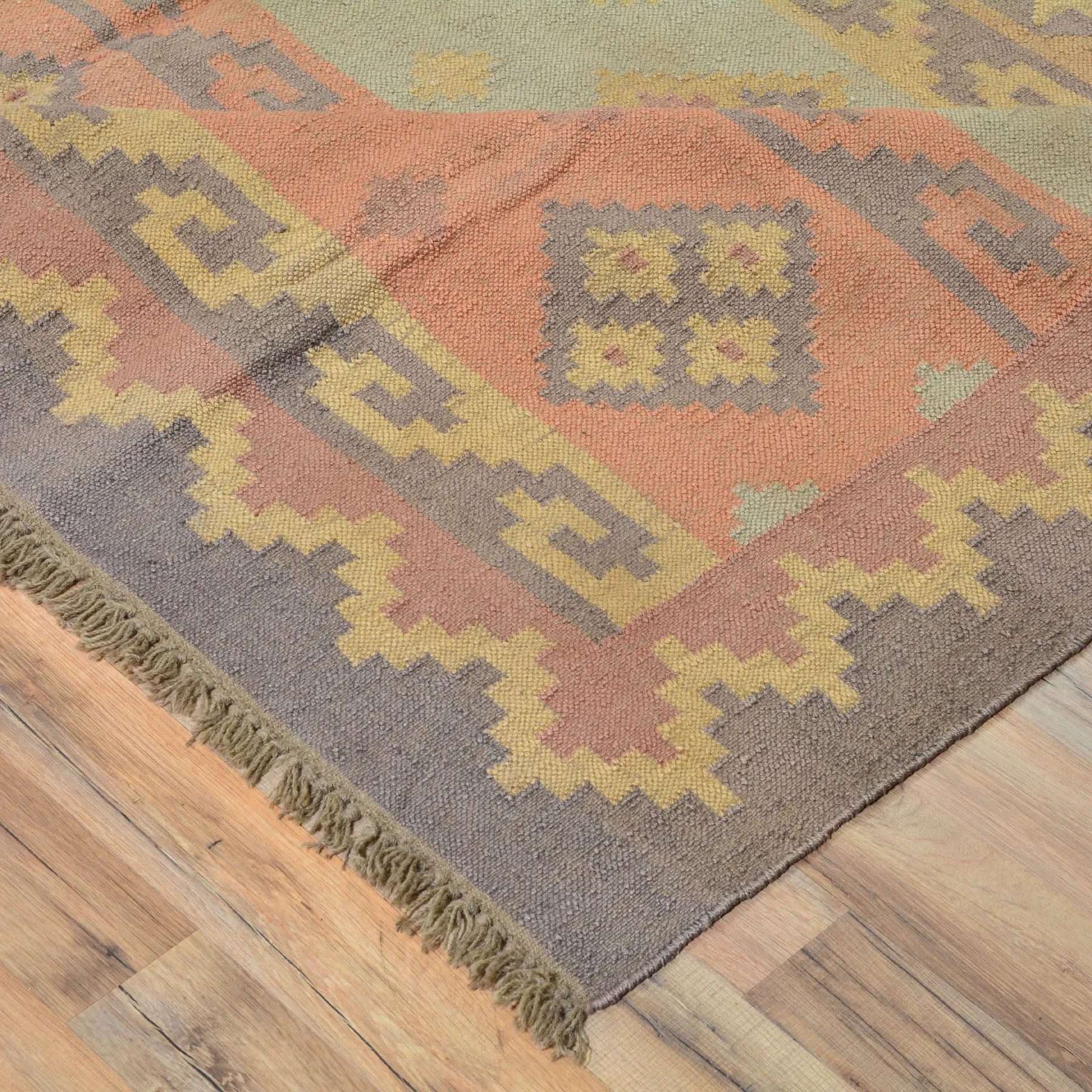 Hand-Woven Reversible Southwestern Style Handmade Wool Rug (Size 8.1 X 8 .6 ) Cwral-6921