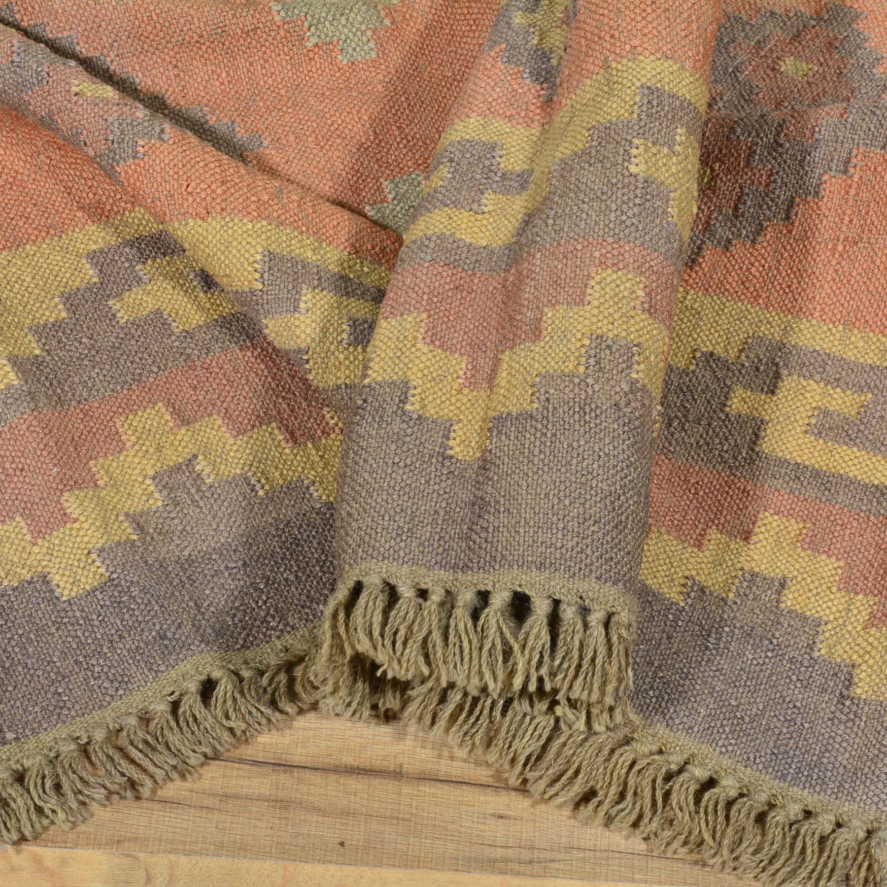 Hand-Woven Reversible Southwestern Style Handmade Wool Rug (Size 8.1 X 8 .6 ) Cwral-6921