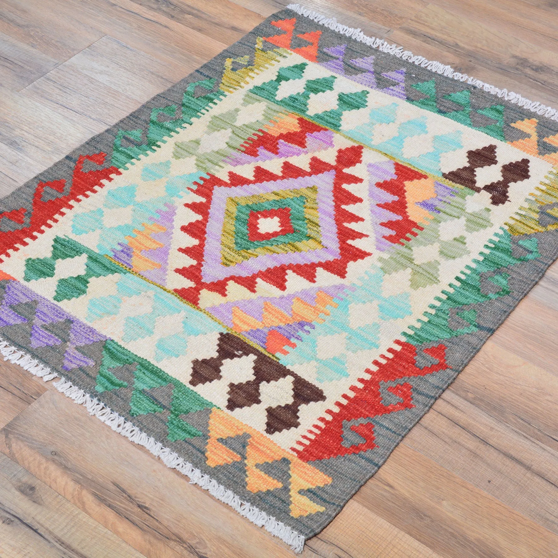 Hand-Woven Reversible Tribal Kilim Handmade Wool Rug (Size 2.1 X 2.7) Cwral-9405