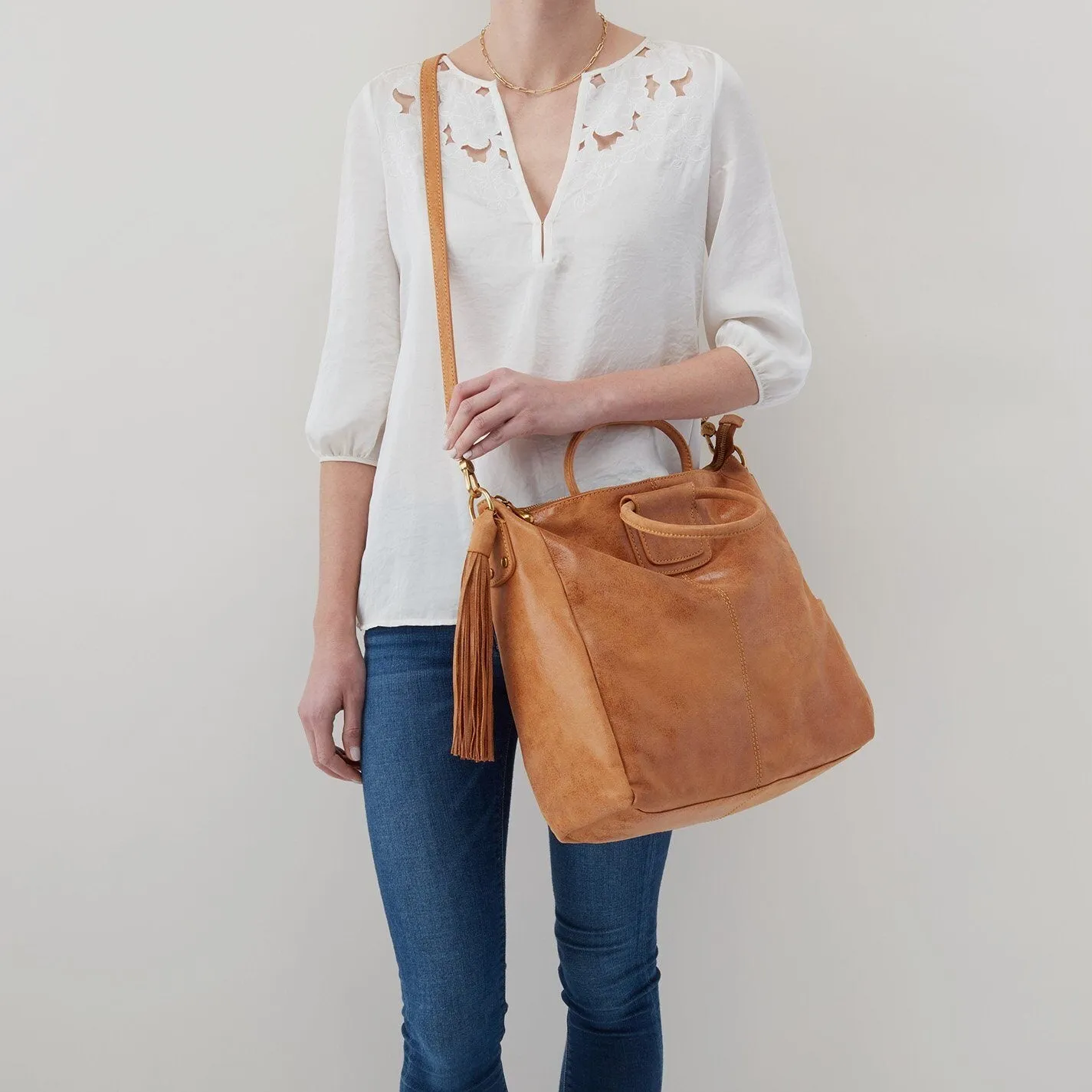 Hobo Sheila Handbag - Whiskey