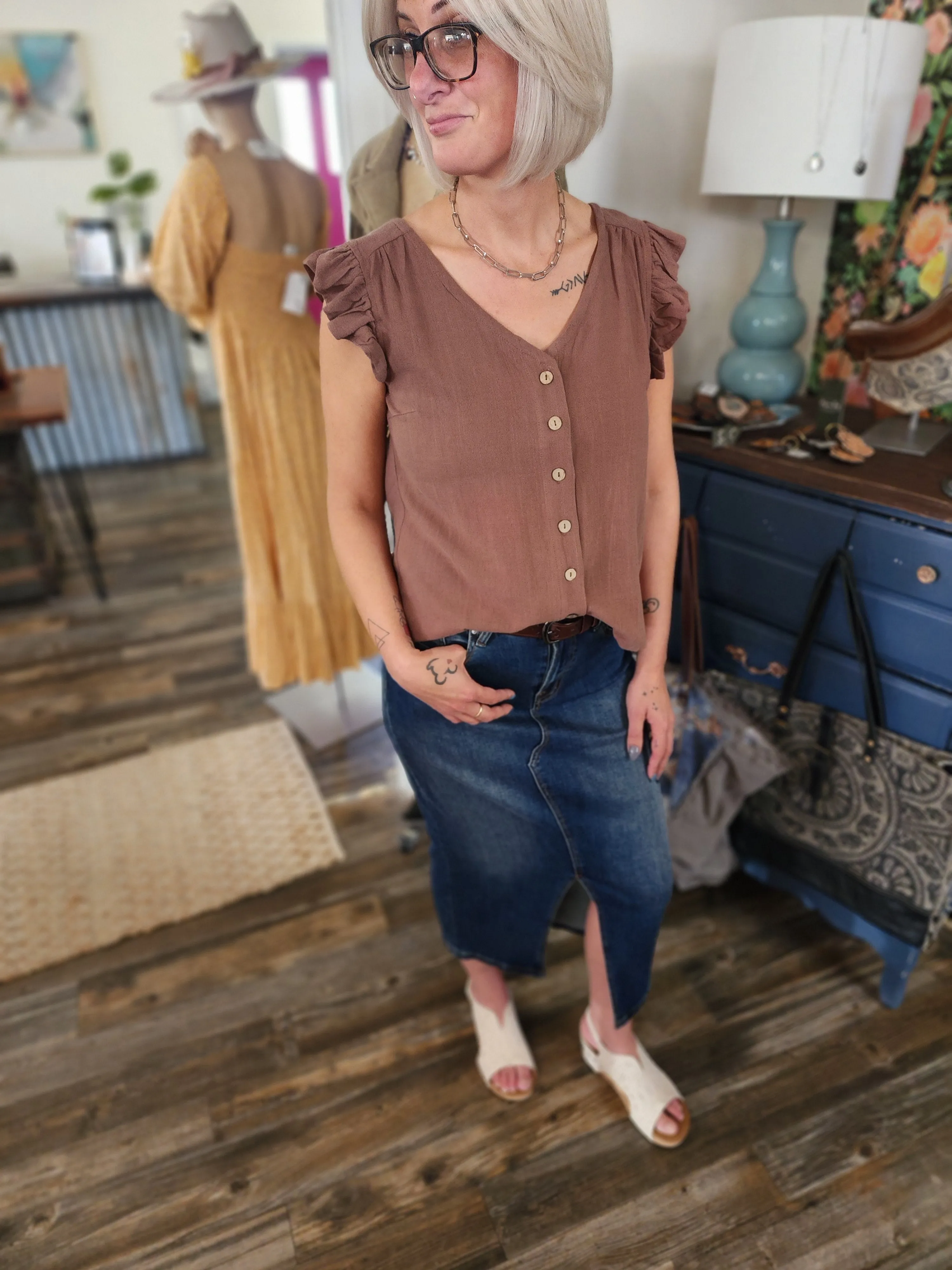 Linen button up v-neck sleeveless blouse in rosewood *