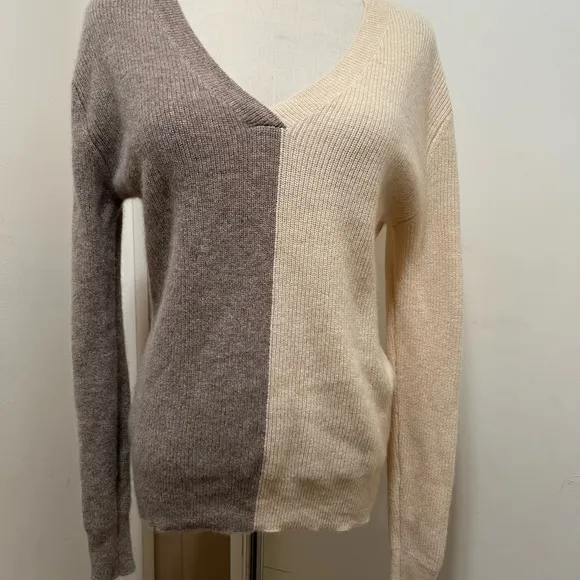 Magaschoni Women’s 100% Cashmere V Neck Colorblock Sweater Size M