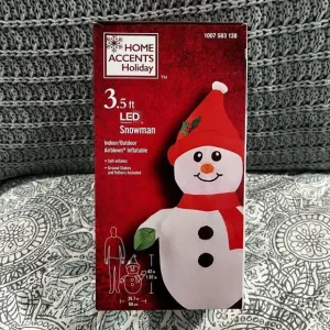 NEW Home Accents Holiday 3.5 ft Snowman Holiday Christmas Decor Inflatable