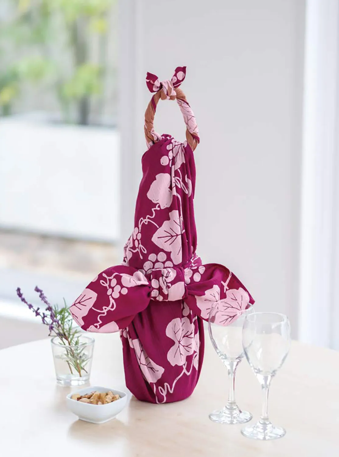Omotenashi -  Double-Sided Dyeing Sakura Black 桜／消炭色（けしずみいろ） - Furoshiki 50 x 50 cm (Japanese Wrapping Cloth)