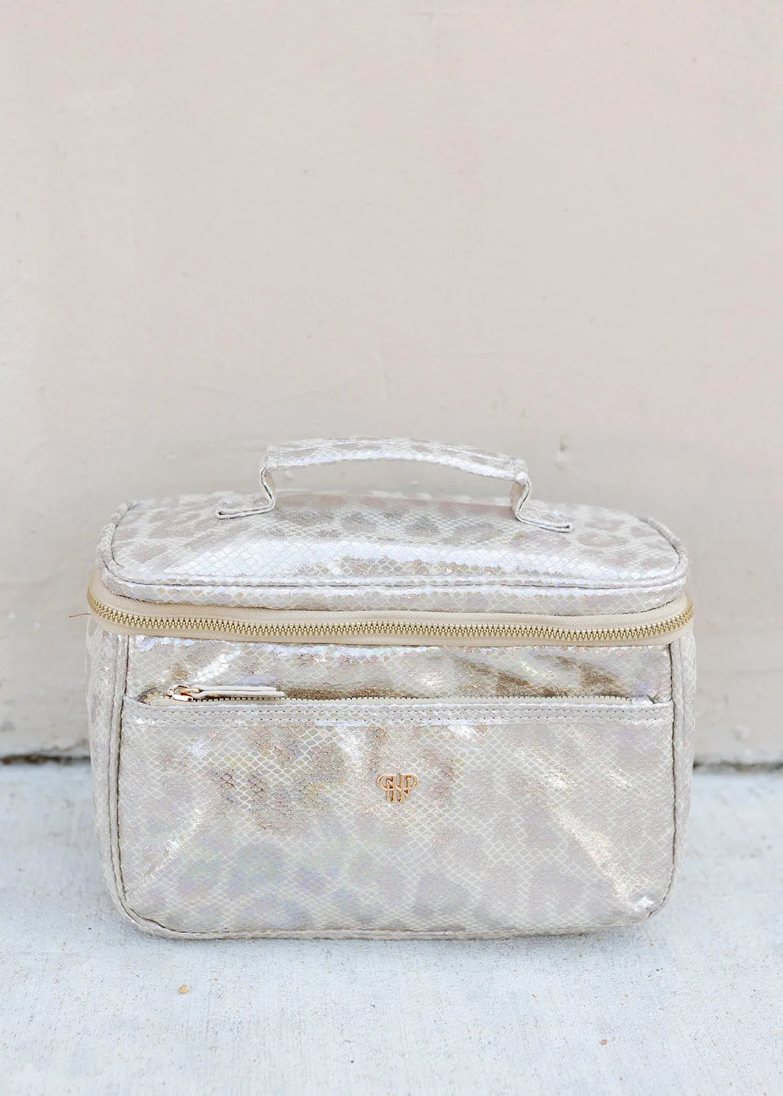 PurseN Getaway Glimmer Leopard Makeup Train Case