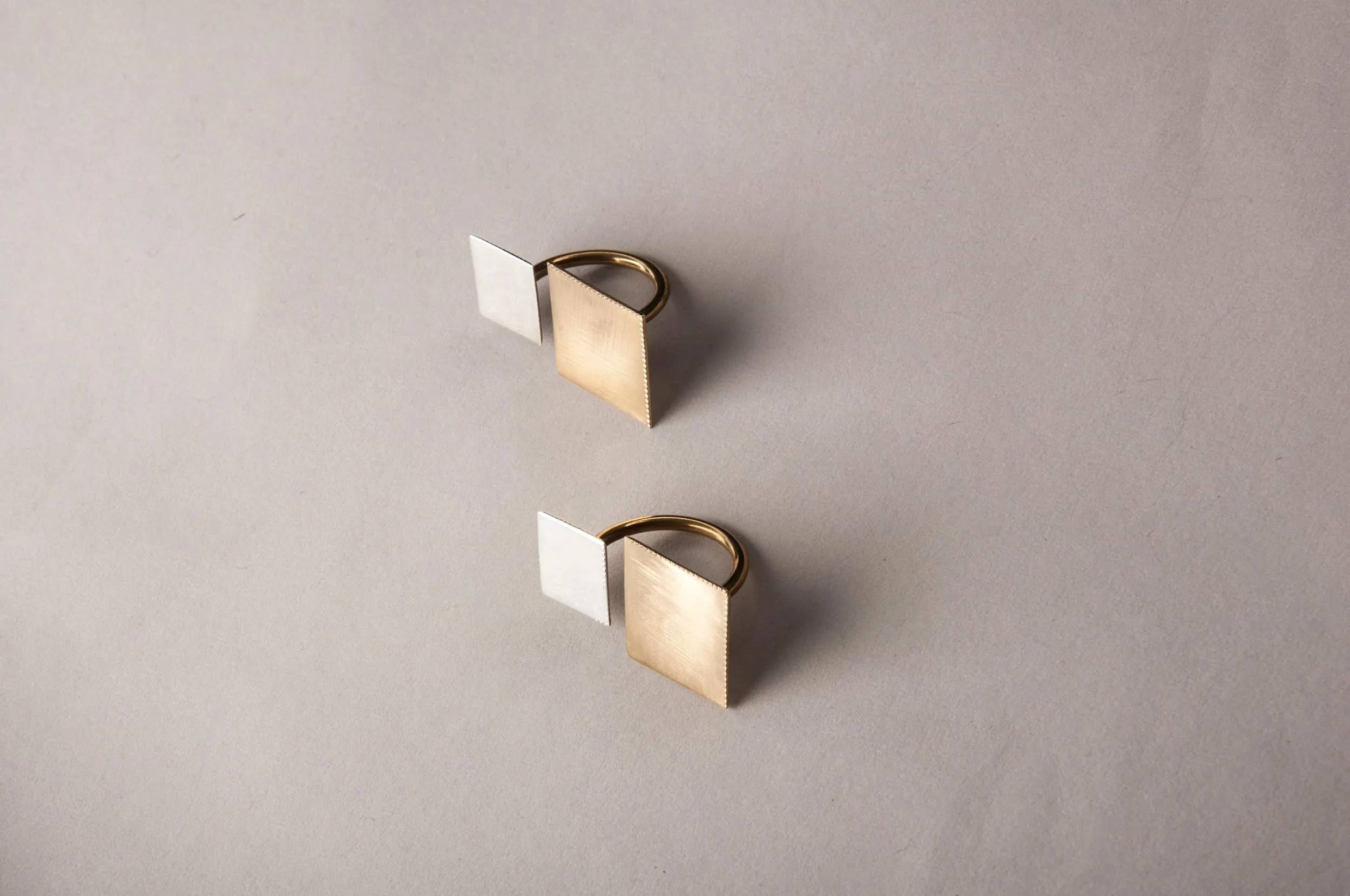 SQUARE TWO FINGER RING