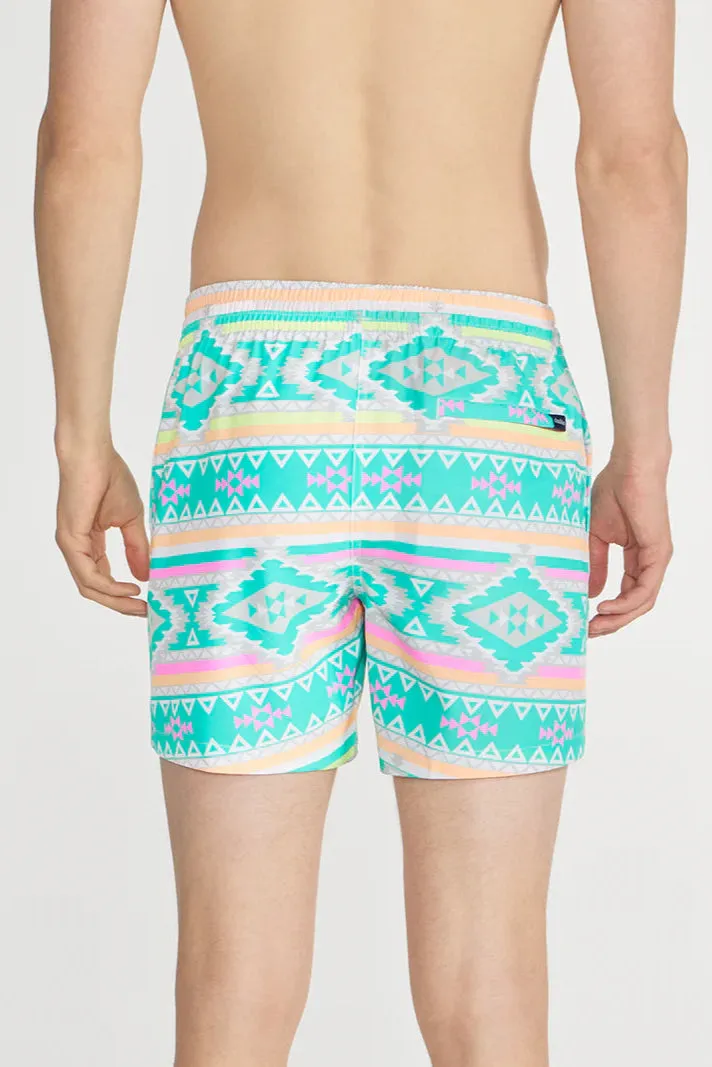 The En Fuegos 5.5" Stretch Short