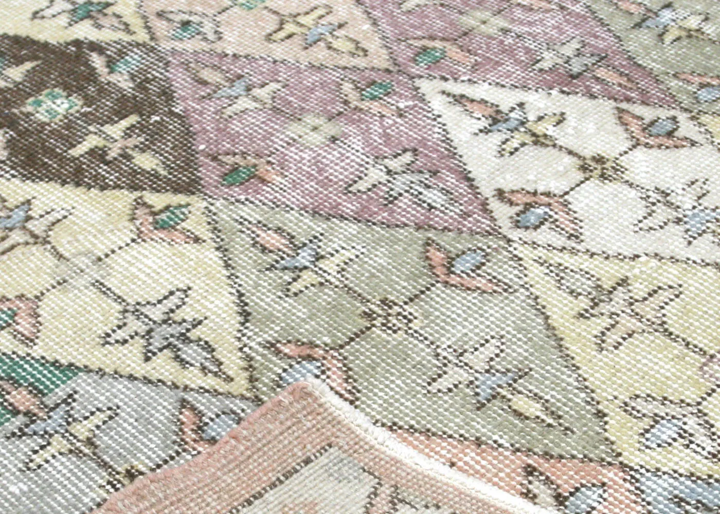 Vintage Turkish Mid-Century-Modern Rug - 3'9" x 7'1"